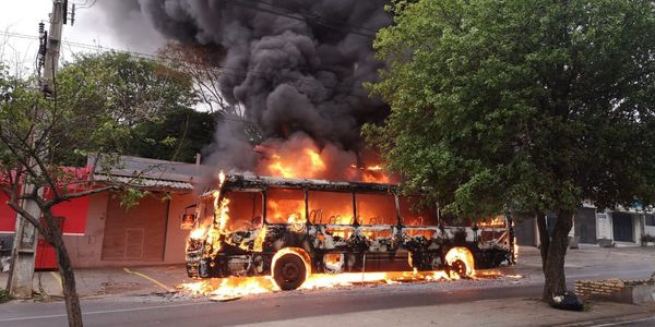 Colectivo ardió en Asunción