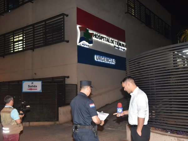 Nena de 2 años está grave tras caerle encima un portón