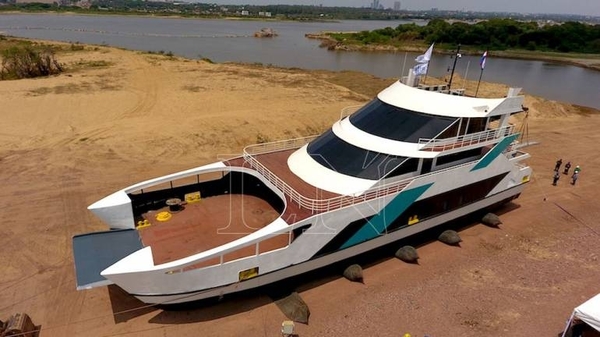 HOY / Primer catamarán construido 100% en Paraguay