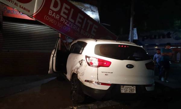 Tempranero y aparatoso choque en microcentro de Luque •