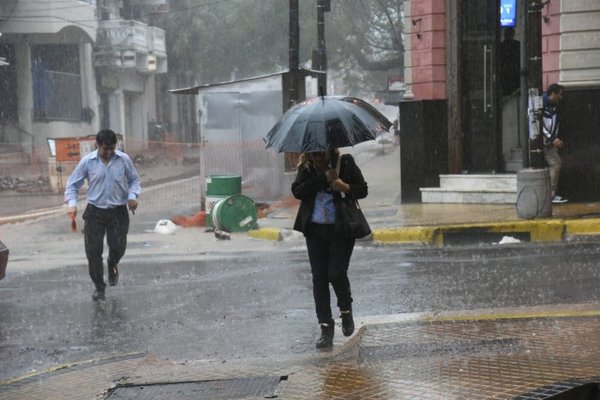 Lluvias y ambiente fresco para todo el fin de semana