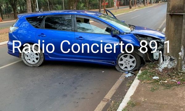 Borracho embistió contra columna