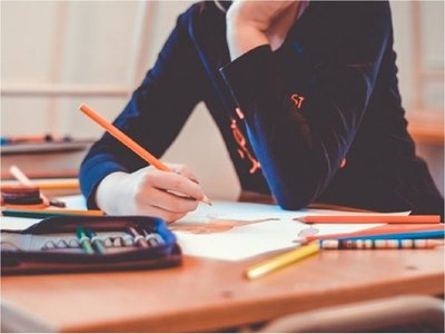 Docente denunciado pidió casarse con su alumna de 16
