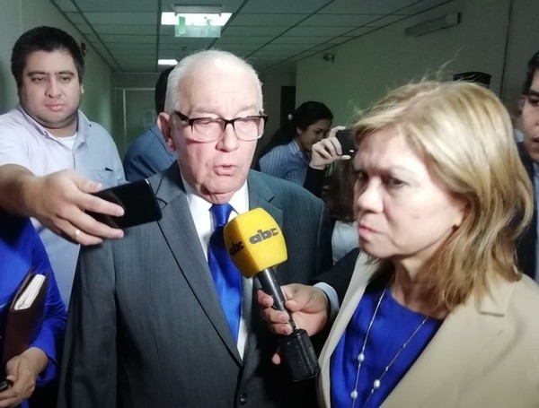 Exministro no irá a prisión y asegura que seguirá luchando por el país