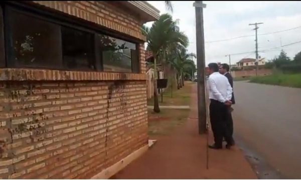 Emplazan a concejal para que libere vereda