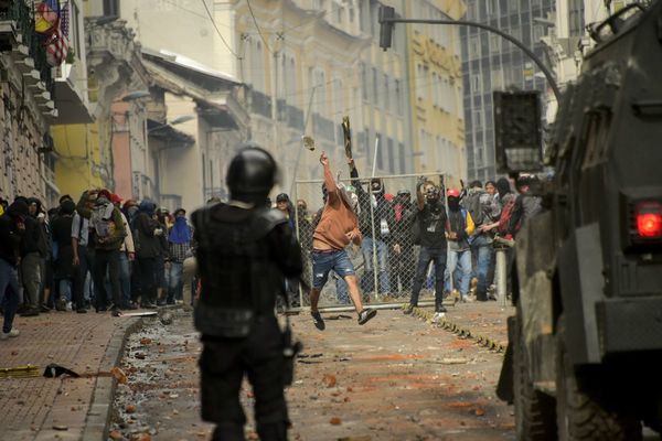 Transportistas de Ecuador en huelga por segundo día tras disturbios