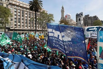 Las dos mayores centrales obreras argentinas se unen amparadas por Fernández - Mundo - ABC Color