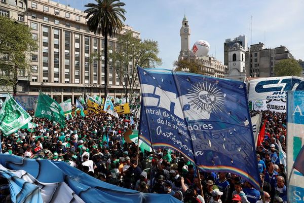 Las dos mayores centrales obreras argentinas se unen amparadas por Fernández - Mundo - ABC Color