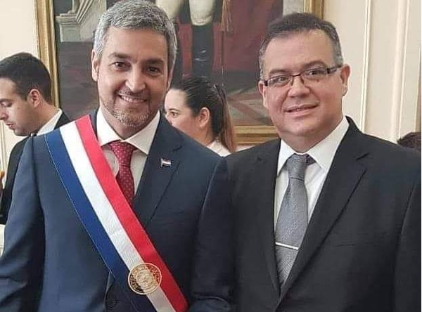 Renuncia el Ministro Julio Ullon