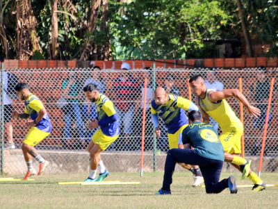 Recalde prepara variantes para enfrentar a Cerro