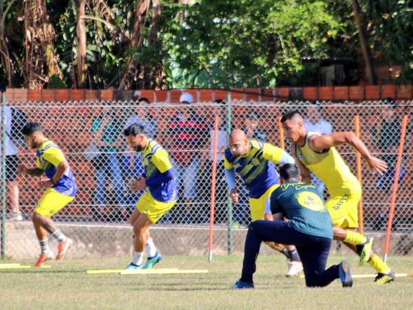 Recalde prepara variantes para enfrentar a Cerro