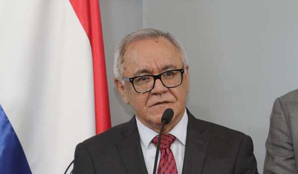 Titular de Indert llama a reunión de prensa sin preguntas y anuncia que investigará fraude de tierras que ya se reveló - ADN Paraguayo