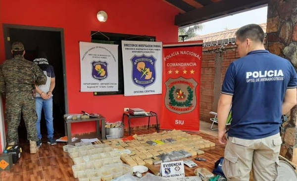 HOY / No solo venden, hacen drogas: cae 100 kg de cocaína y pillan laboratorio narco en Itauguá