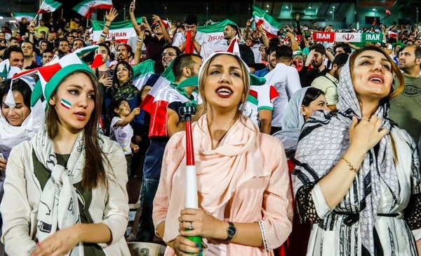 HOY / Derechos Humanos pide a FIFA que no permita límites de Irán para mujeres en los estadios