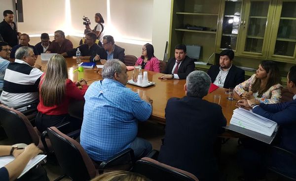 Guardiacárceles van a huelga desde el lunes, tras fracaso de la tripartita - Nacionales - ABC Color