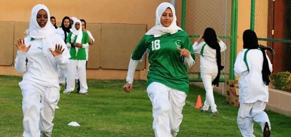 Arabia Saudí lanza su primera liga femenina - Fútbol - ABC Color