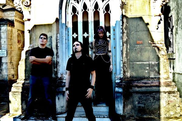 El grupo de electro-rock y metal Noisecide se presenta mañana