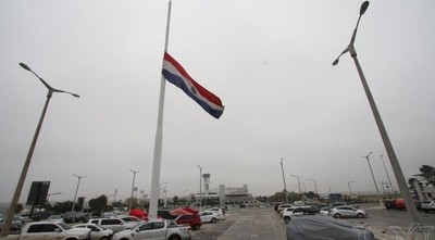 Llegó de Madrid y olvidó una cartera con USD 9 mil en el aeropuerto » Ñanduti