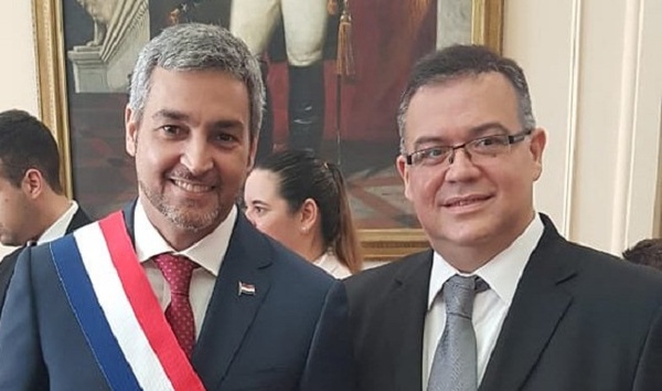 Ullón seguirá en el Gobierno, pero se desconoce el cargo