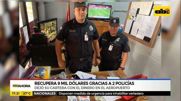 Recupera 9 mil dólares gracias a 2 policías - ABC Noticias - ABC Color