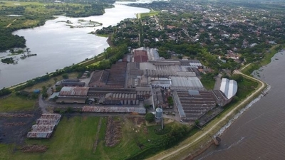 HOY / Contrabandistas derraman   combustible en río e intoxican  el agua de Pilar