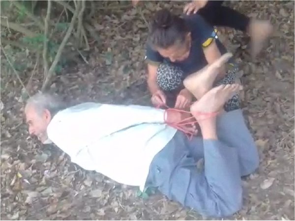 Policías habrían dejado maniatado y a su suerte a un anciano