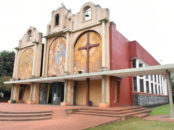 Robaron a sacerdote mientras oficiaba misa