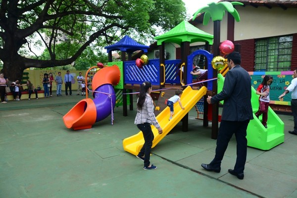 Inauguran parque infantil en el Centro Regional de CDE - ADN Paraguayo