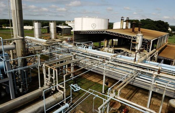 Petropar se desentiende de derrame de combustible en río Paraguay - Nacionales - ABC Color