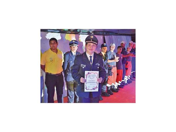 Bomberos reciben reconocimiento por labor en expo gua’i