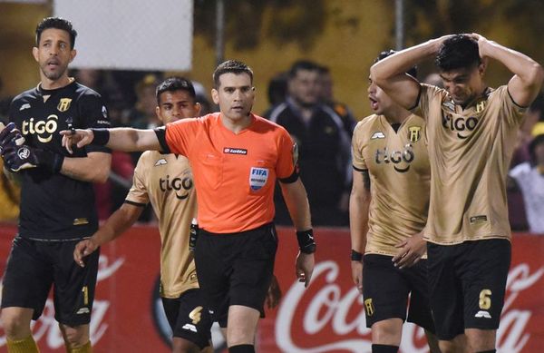 Reñido empate con papelón arbitral - Deportes - ABC Color