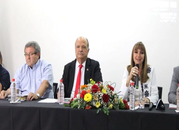 Informe de gestión de ministra genera varios cuestionamientos