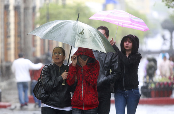 Llegó la lluvia: Meteorología anuncia fin de semana húmedo