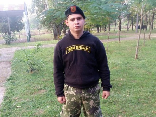 Militar muere al chocar contra un camión de Bomberos