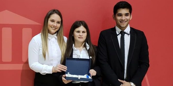 ALUMNOS ITAPUENSES GANAN CONCURSO INTERNACIONAL EN ESPAÑA