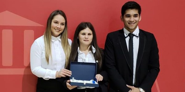 ALUMNOS ITAPUENSES  GANAN CONCURSO INTERNACIONAL EN ESPAÑA