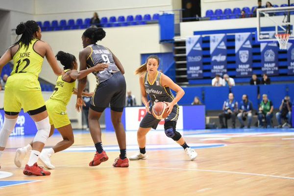 Debut con derrota de Paola Ferrari - Básquetbol - ABC Color
