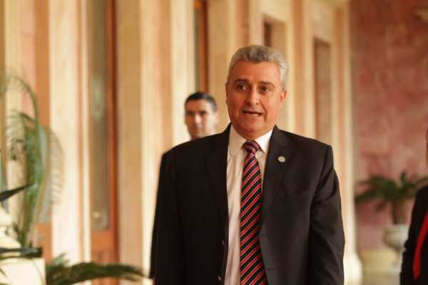 Salida de Julio Ullión y suena el nombre de Villamayor para jefe de Gabinete » Ñanduti