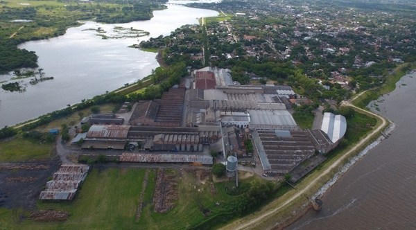 CONTRABANDISTAS DERRAMAN COMBUSTIBLE EN RÍO E INTOXICAN EL AGUA DE PILAR