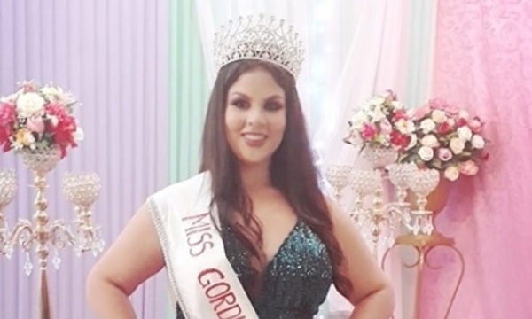 Laura Ramírez entregó su corona de Miss Gordita