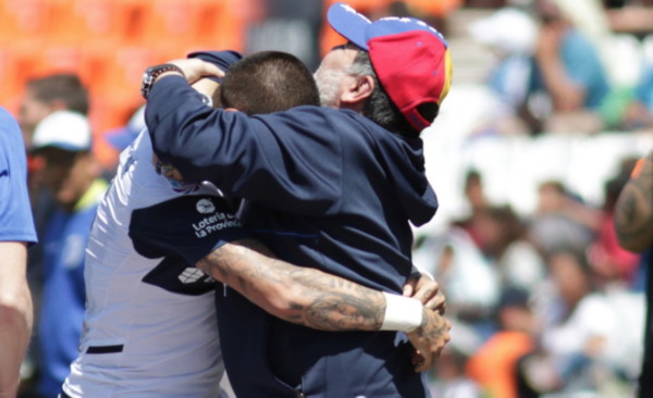 HOY / Doblete de Ayala en el primer triunfo del Gimnasia de Maradona