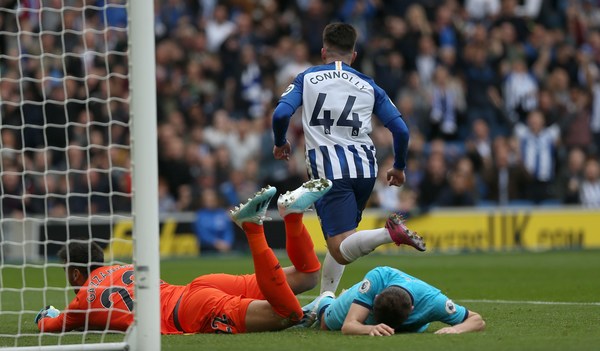 Tottenham es goleado por el Brighton