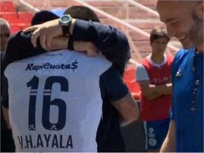 Golazos de Víctor Ayala y festejo con Maradona