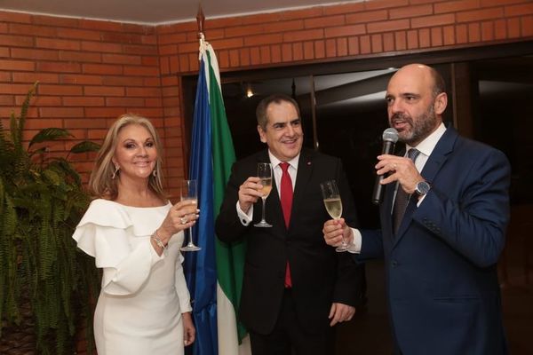 Gobierno Italiano condecora a dos paraguayos con la “Orden de la Estrella Italiana” - Nacionales - ABC Color