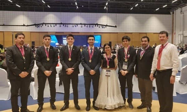 ESTUDIANTES PARAGUAYOS OBTIENEN MEDALLA DE ORO EN EMIRATOS