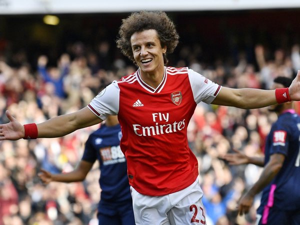 Un cabezazo de David Luiz sostiene al Arsenal