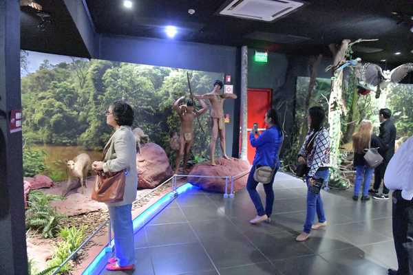 Familias paranaenses disfrutaron recorrido en la «Noche de los Museos» | .::Agencia IP::.