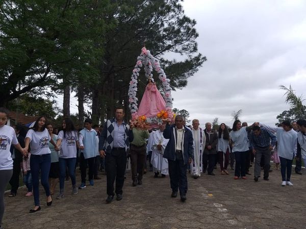 Laureles recordó a su Santa Patrona con misa y procesión - Nacionales - ABC Color