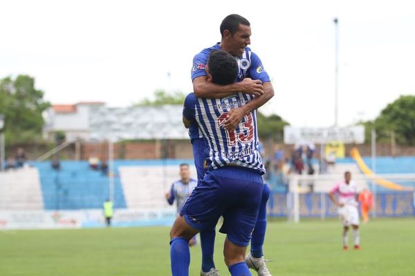 El “12” salta a la cima - Fútbol - ABC Color