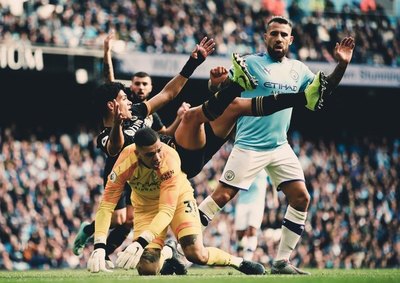 El City 'pincha' en casa y el Livepool se escapa
